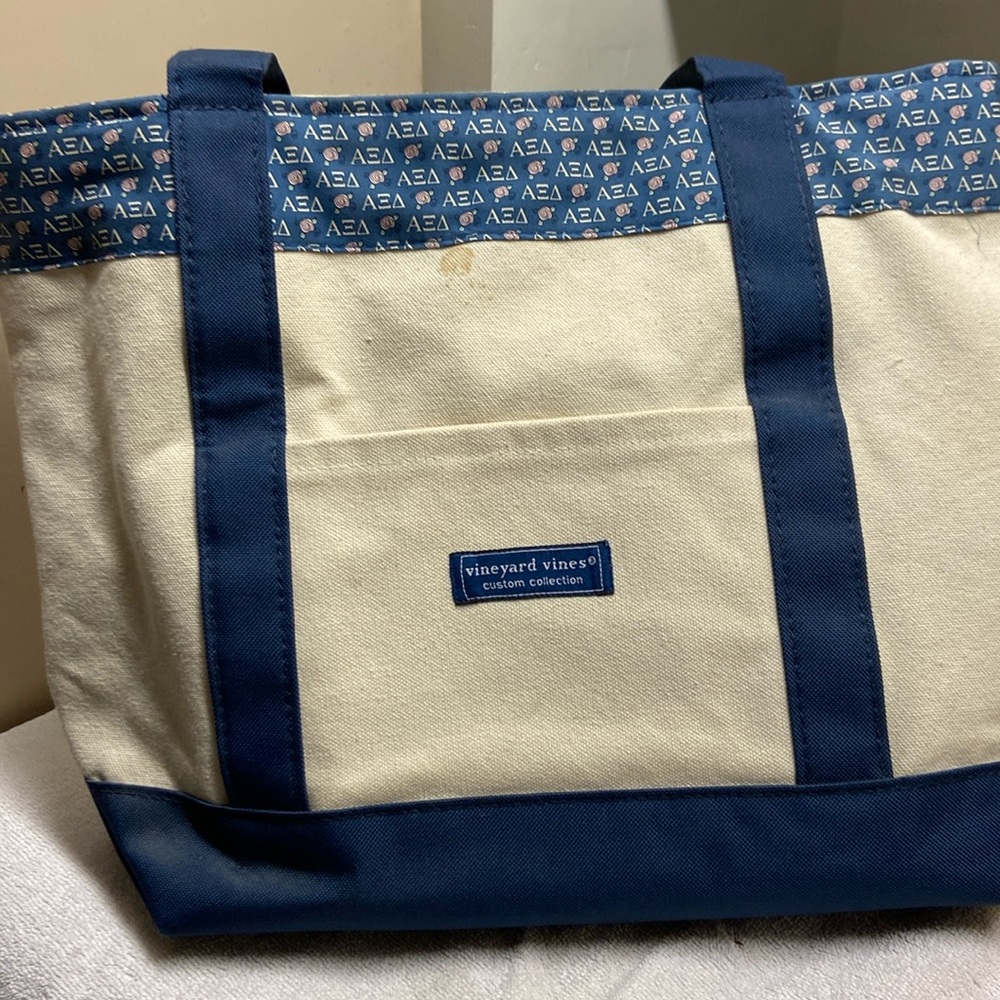 Vineyard vines Alpha xi delta tote